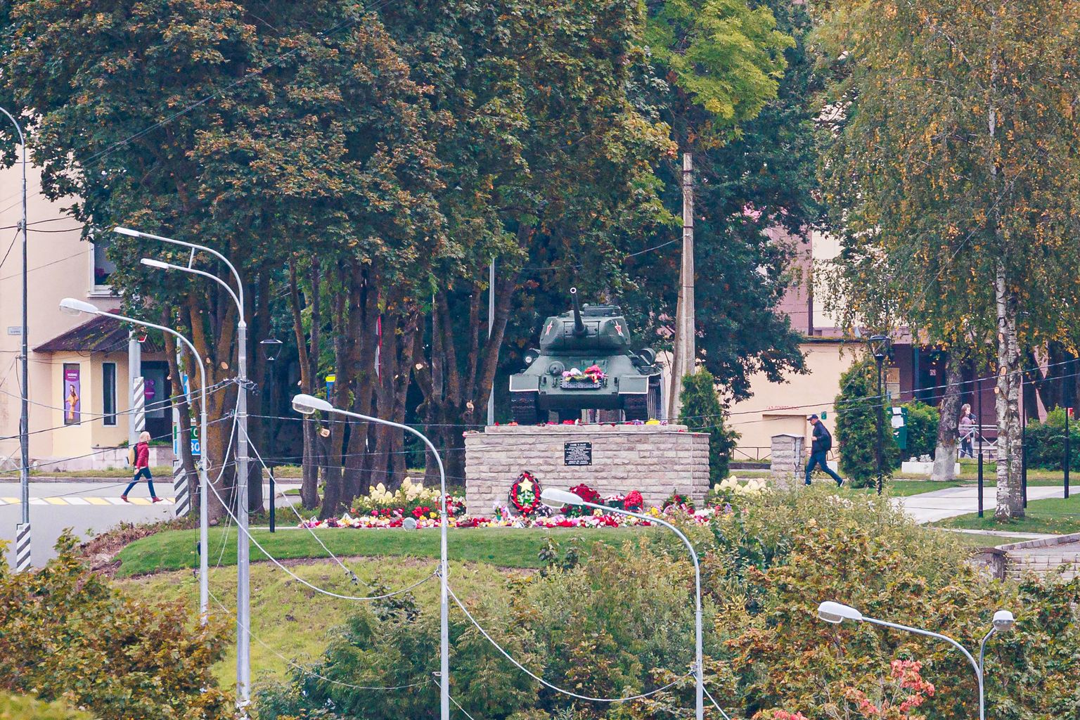 Eestiga piirnevas Ivangorodis avati 11. septembril tanki monument, mis oli Venemaa vastukäik tanki mahavõtmisele teisel pool jõge Narvas augustis.