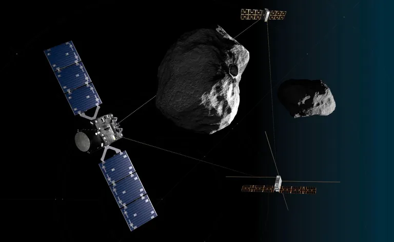 Hera planeedikaitsemissiooni viivad läbi kolm kosmoselaeva: peamise kosmosesondi kõrval lendavad kaks väikest, karbikujulist CubeSat-satelliiti, mis uurivad lähedalt Didymose kaksikasteroidi süsteemi. Need kaks CubeSati liiguvad pealaeva ümber vaid mõnekümne kilomeetri kaugusel, kogudes asteroidi kohta teaduslikku teavet.