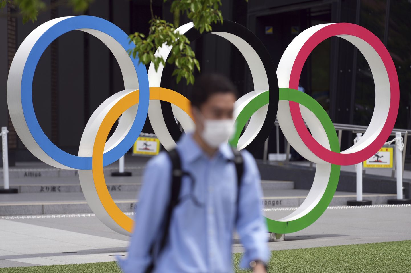 Hoolimata jaapanlaste pahameelest kinnitas Hashimoto BBC kaudu, et olümpiamängud toimuvad.