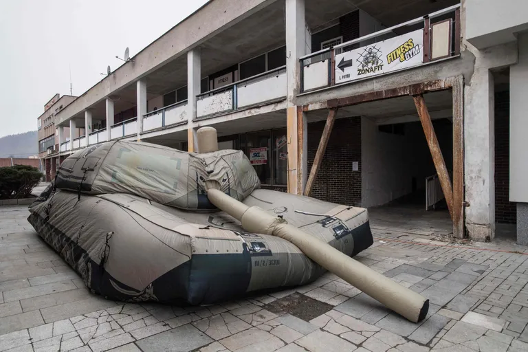 Natuke tühi: selline näeb välja Inflatechi M1 Abramsi tank, mis täispuhutuna ning lisaseadmega varustatult jätab õige kuju ja soojusjälje ka termokaamerasse.