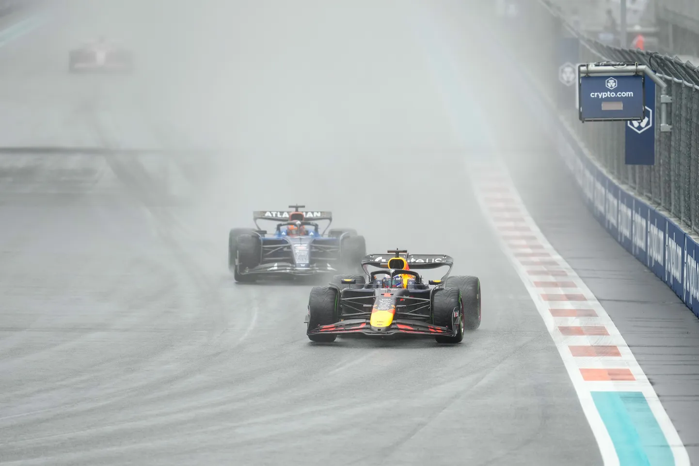 Max Verstappen vihmasel Miami rajal.