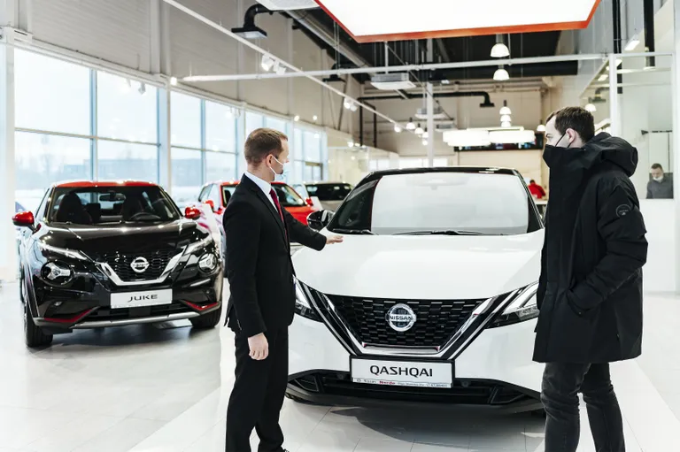 Durvis vēris jaunais Nissan autosalons Skanstes ielā