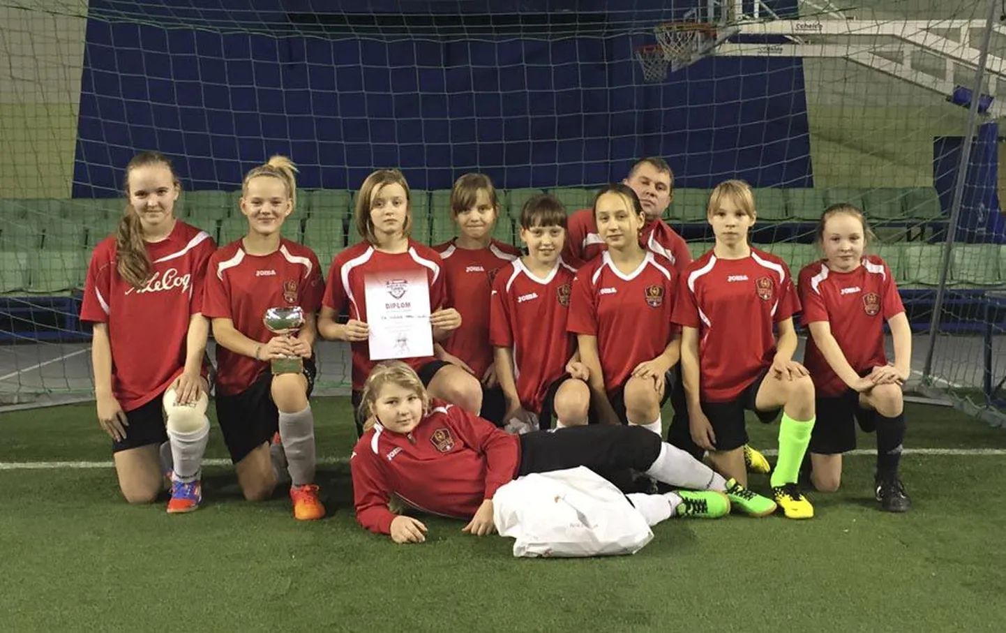 Spordiklubi Suure-Jaani United D-klassi tüdrukud võitsid Eesti jalgpalli liidu korraldatud Triobeti aastalõputurniiri.