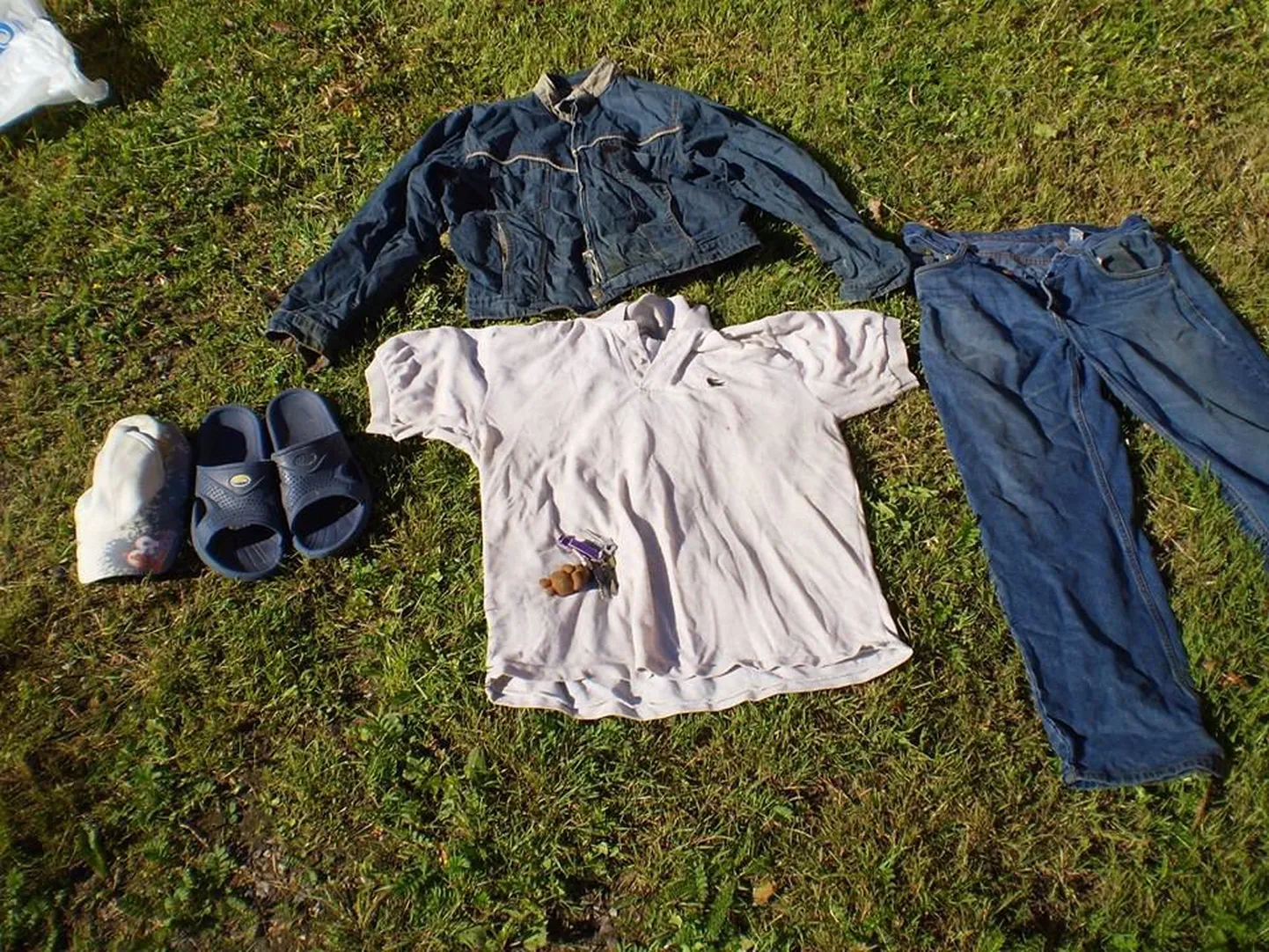 Järve äärest leiti meesterahva riided, suitsupakk ja võtmed.