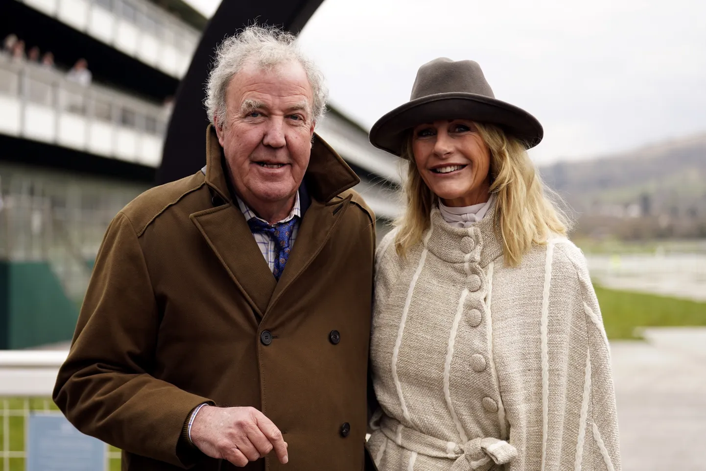 Jeremy Clarkson ja Lisa Hogan.
