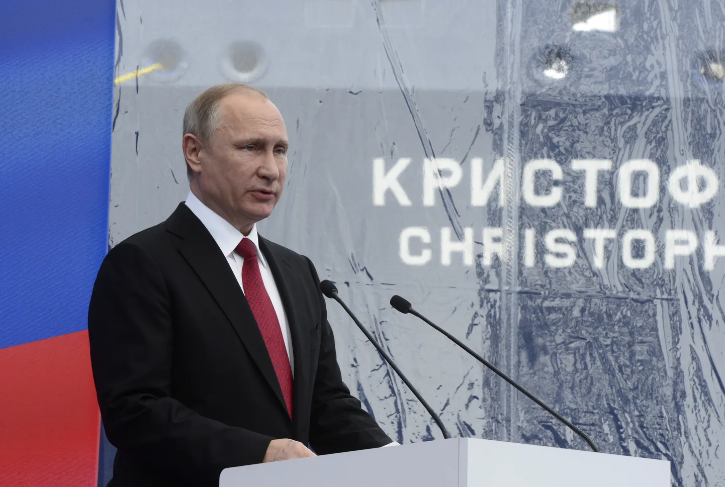 President Vladimir Putin uue Vene jäälõhkuja tüüpi LNG-tankeri ristimise tseremoonial 3. juunil 2017. Laev sai nimeks Christophe de Margerie – Prantsuse naftafirma Total S.A. tegevjuhi järgi, kes hukkus Moskvas lennuõnnetuses 20. oktoobril 2014.