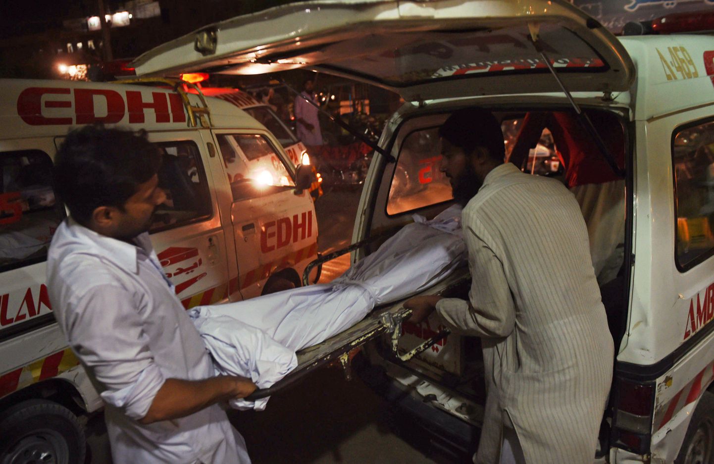 Pakistani meedikud transportimas kuuma tõttu hukkunut