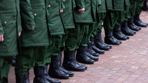 Laikraksts: Krievijā sākusies brīvprātīgo masveida rekrutēšana rezervistu vienībām