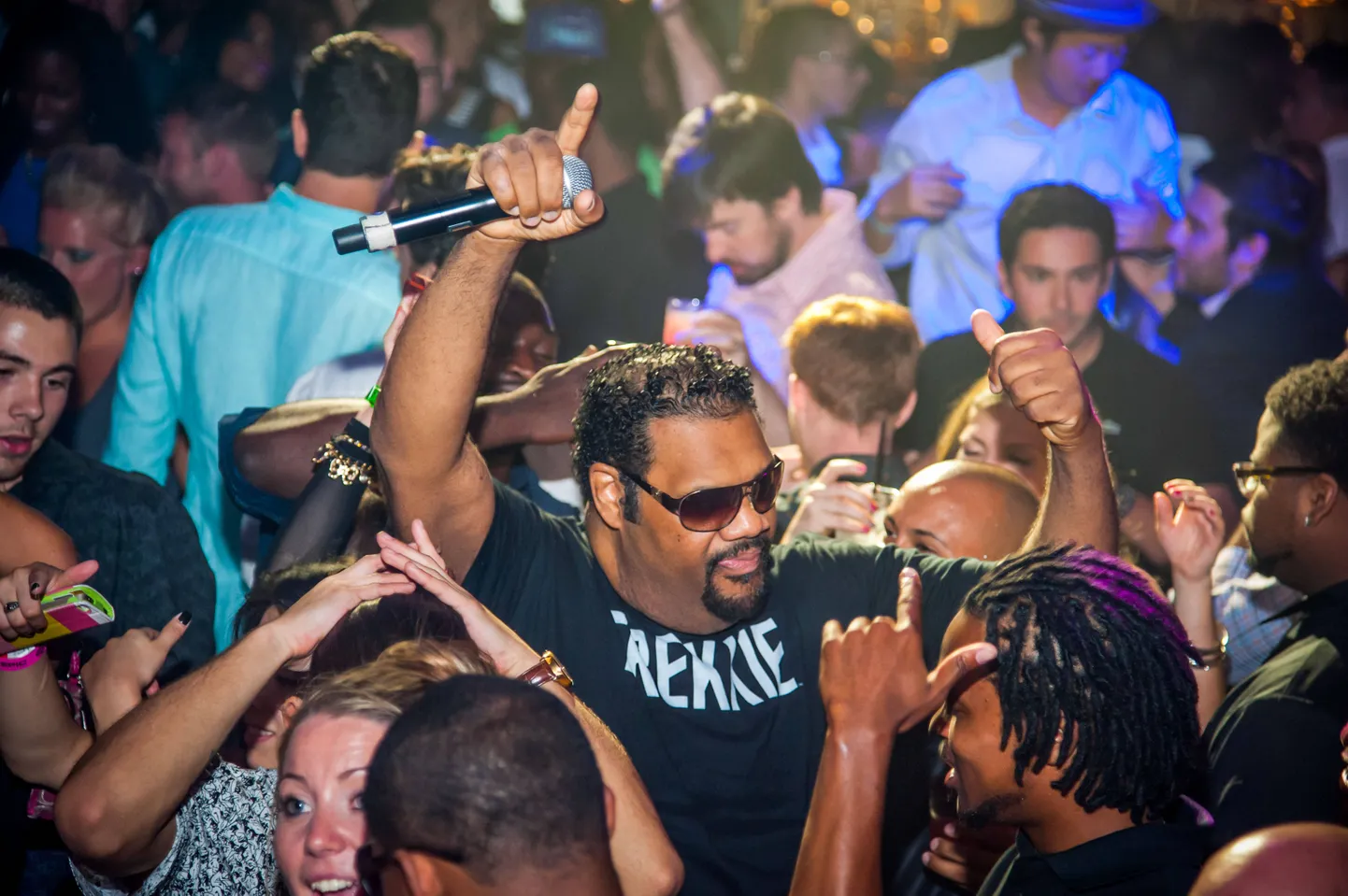 Fatman Scoop (pildil) lausus oma viimased sõnad Hamdeni linnas fännide ees esinedes.