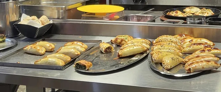 Just nii valmivad maailma parimad empanada’d kiirtoidukohas Las Chicas de la 3, mida nägime Netflixis ja pidime ära proovima. Olid tõesti parimad.