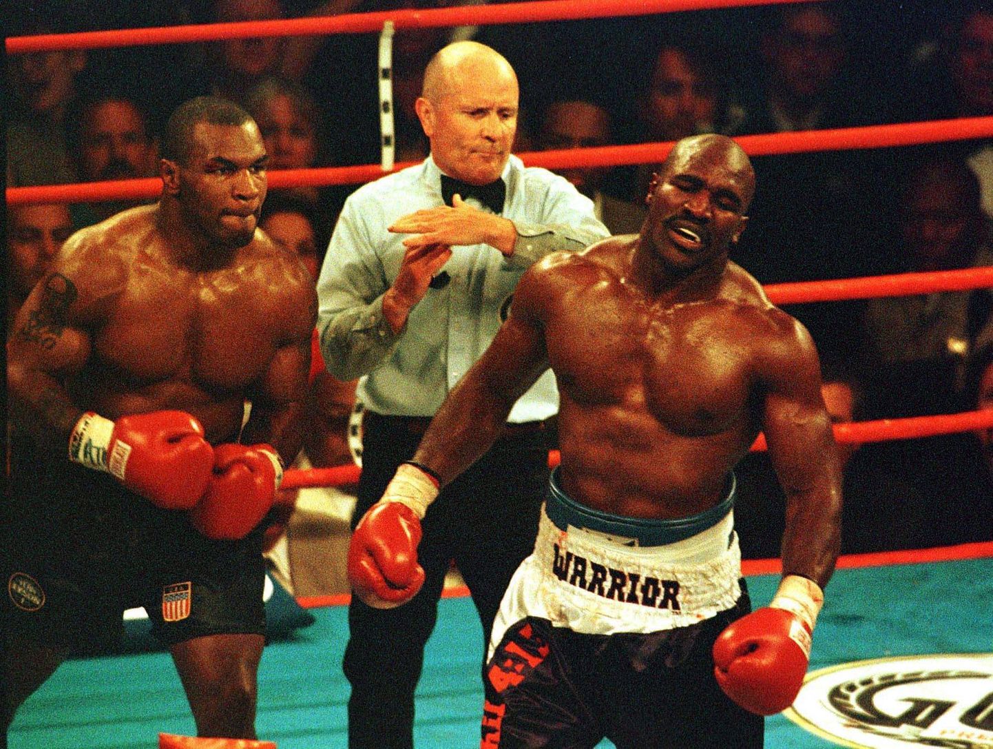 Mike Tyson ja Evander Holyfield 1997. Just nende kahe endise tipp-poksija vahelist näidismatši ootab poksipublik kõige rohkem.