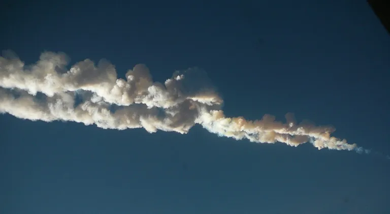 Tšeljabinski asteroidi suitsujälg.