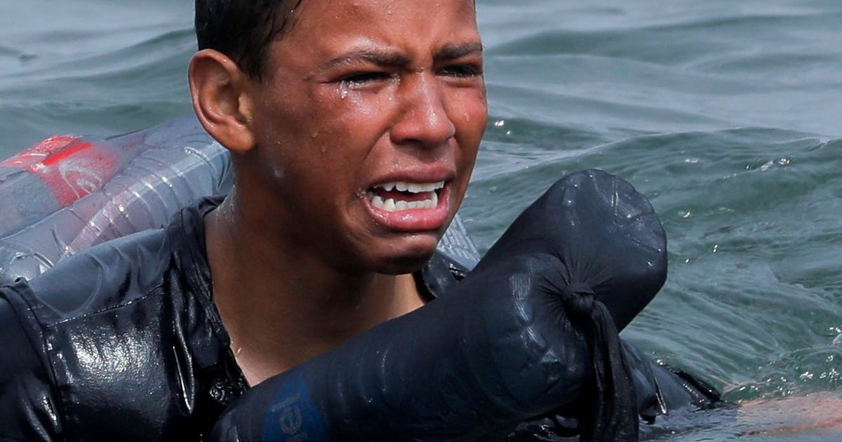 Boy with tears in his eyes – one of 8,000 refugees who have reached the Spanish coast this week – Abroad – News