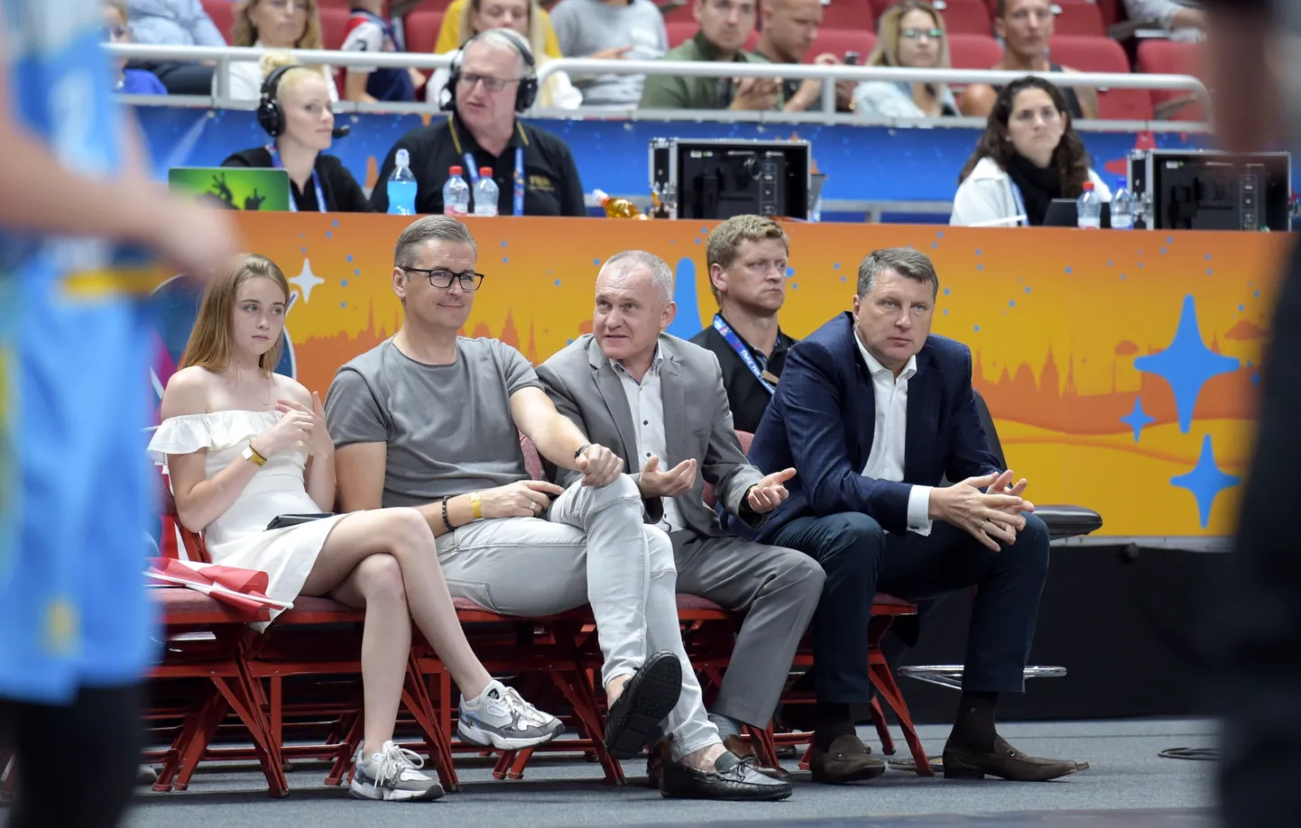 Valsts prezidents Raimonds Vējonis (no labās), Latvijas Basketbola savienības prezidents Valdis Voins un Saeimas deputāts Mārtiņš Bondars