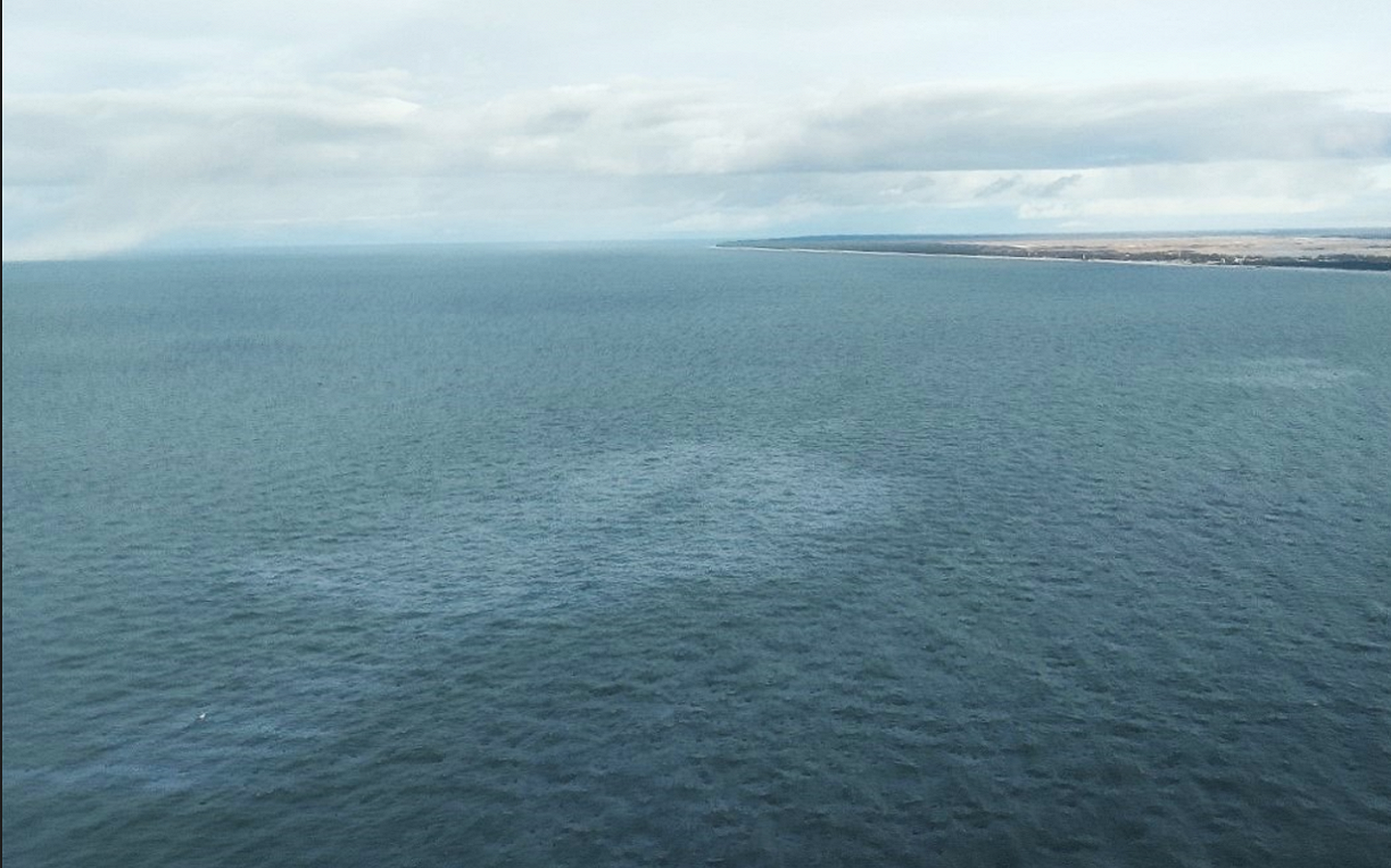 На литовском терминале Бутинге в Балтийском море обнаружена утечка - в море вылилась сырая нефть
