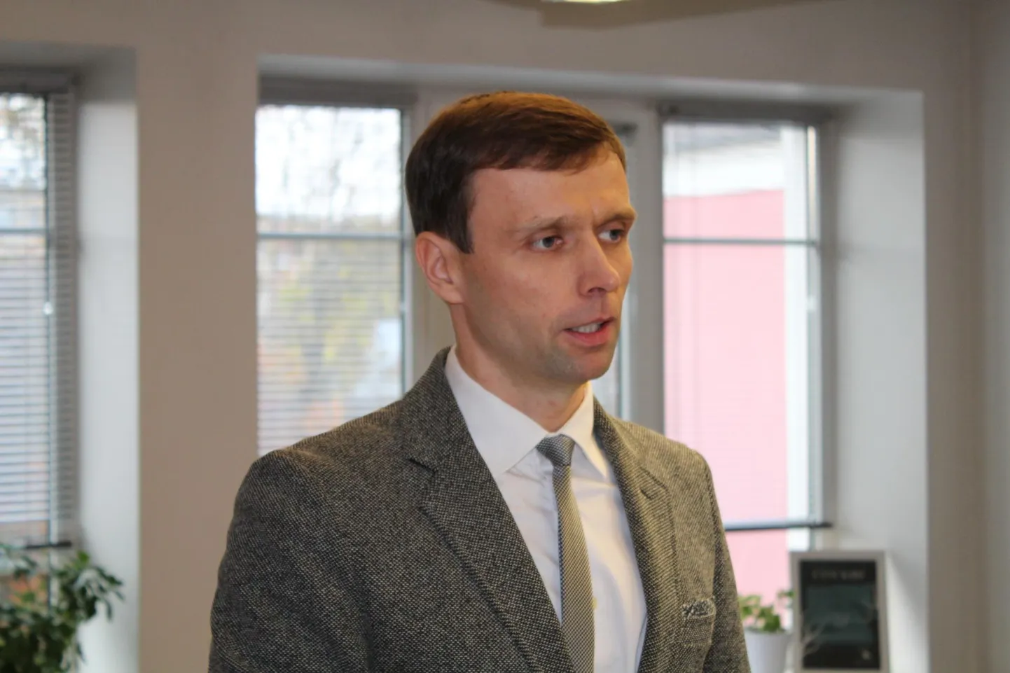 Maksim Butšenkov 26. oktoobril Tapa vallavolikogu istungil sõnavõtuga esinemas.