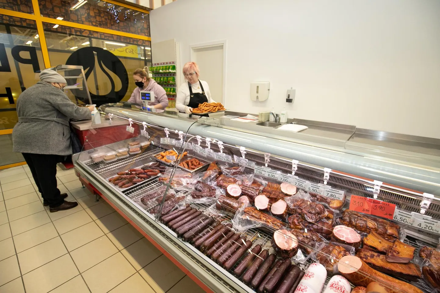 Tapa lihatööstuse pood Rakveres Kroonikeskuses. Oma pood annab võimaluse uurida klientide eelistusi.