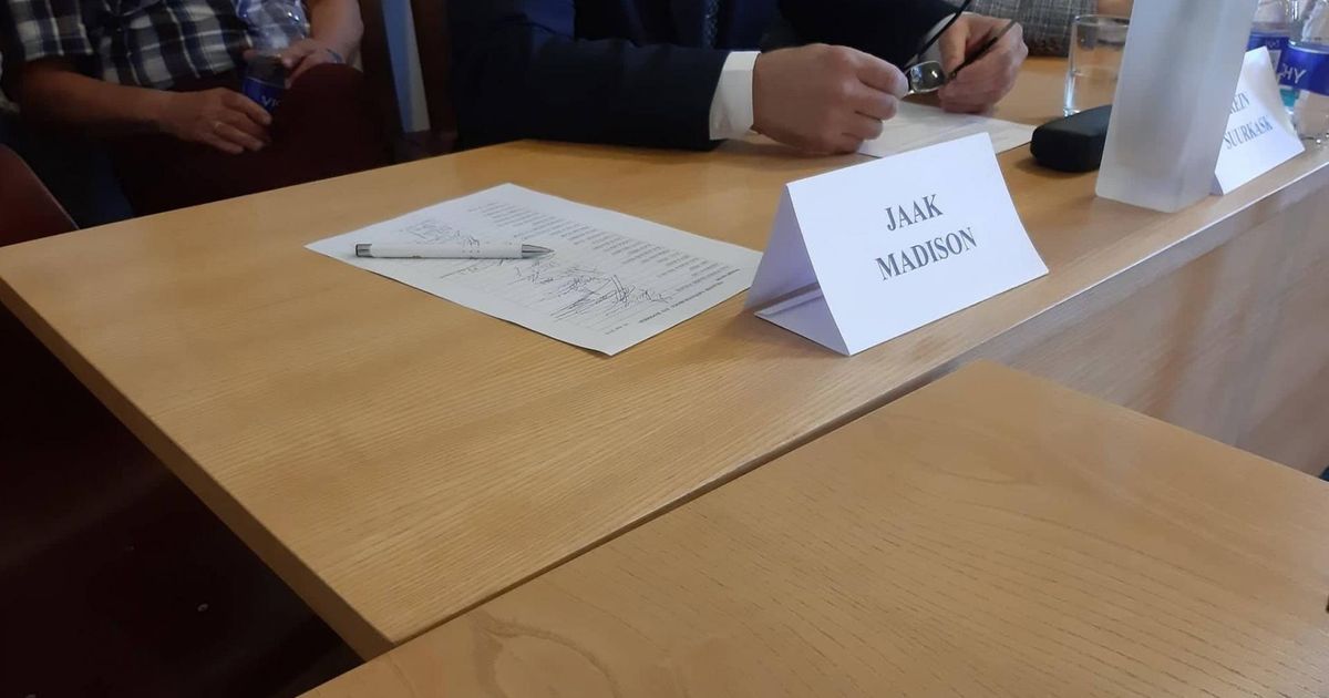Jaak Madison oma viimasele Viljandi linnavolikogu istungile ei jõudnud