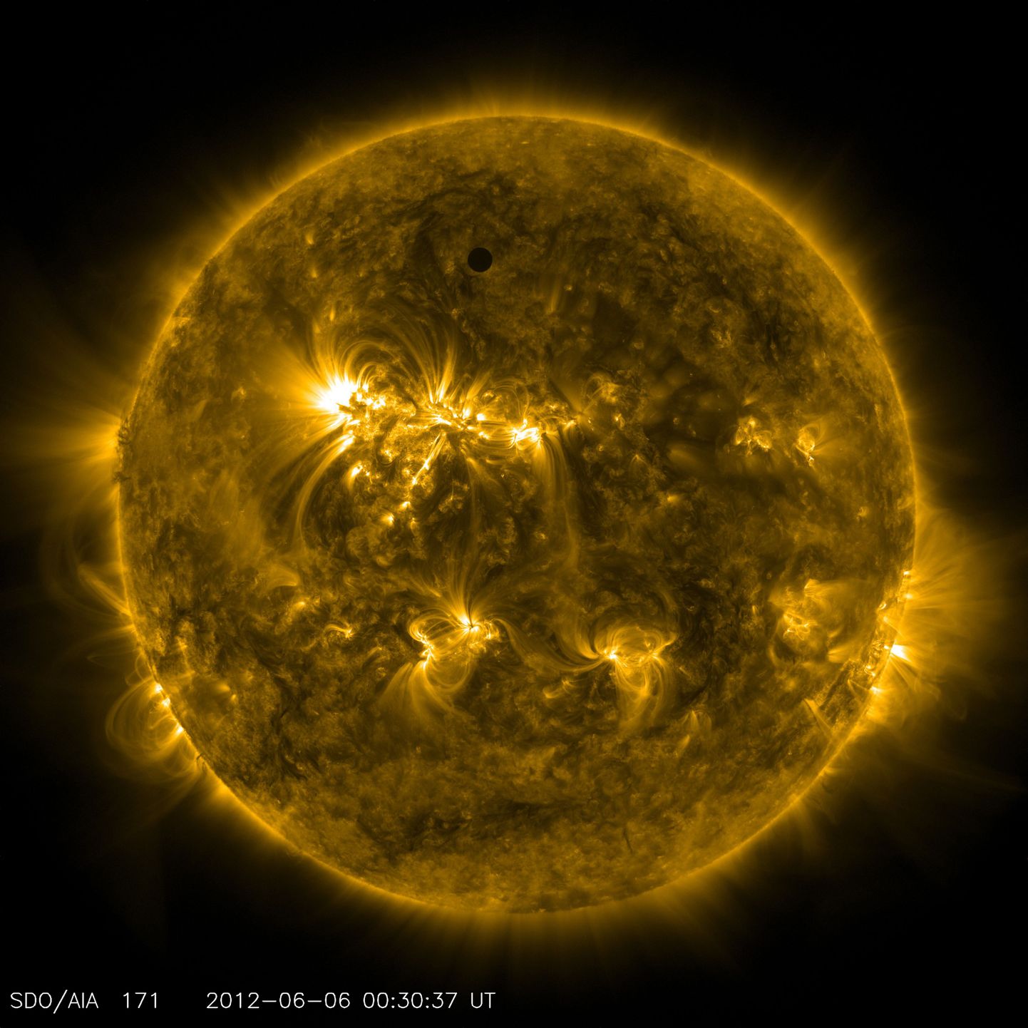 NASA pilt Veenusest, kui see planeet liigub Päikese eest läbi