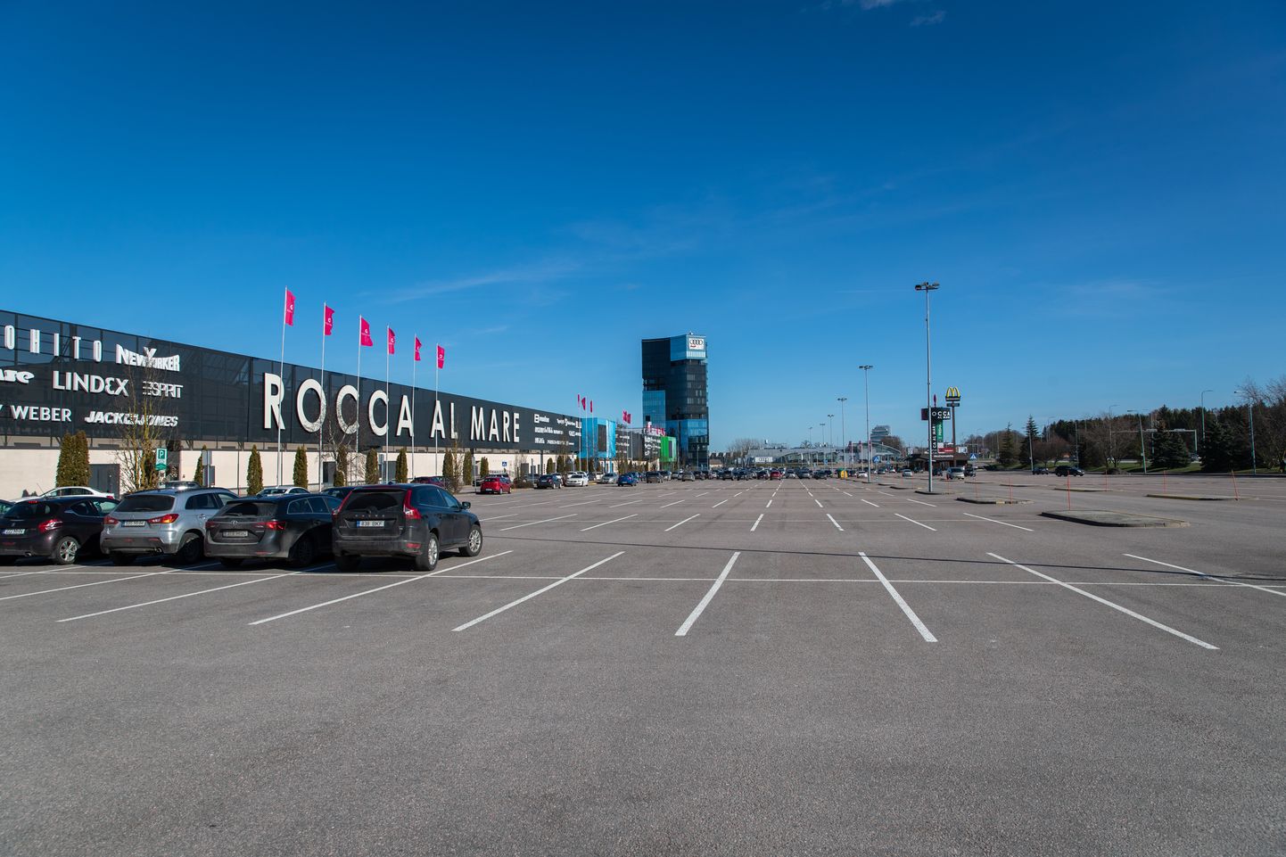 Rocca al Mare keskuse parkla kolm aastat tagasi, kui riigis oli eriolukord.