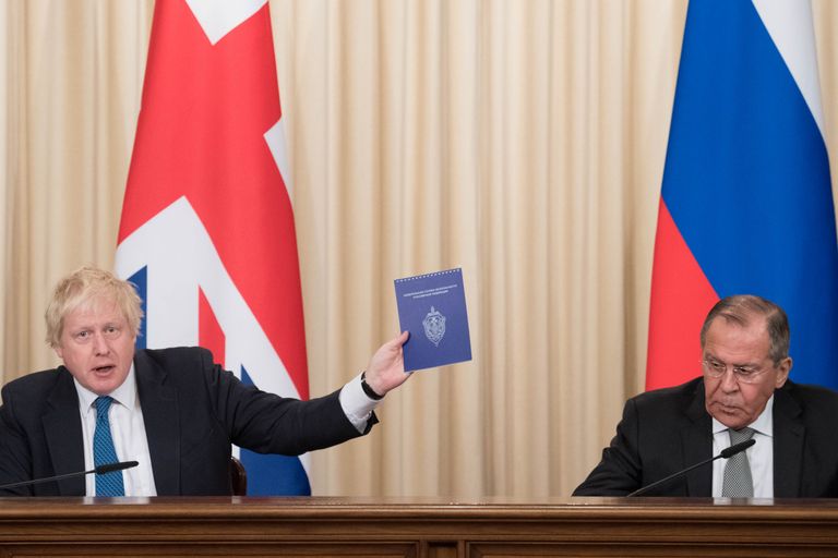 Boris Johnson (vasakul) ja Sergei Lavrov Moskvas.