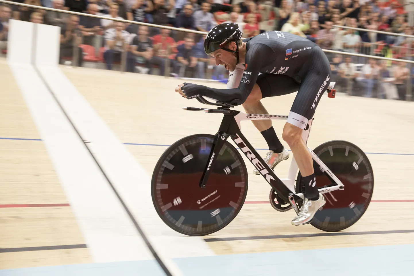 Jens Voigt püstitas Grenchenis maailmarekordi ühe tunni sõidus.