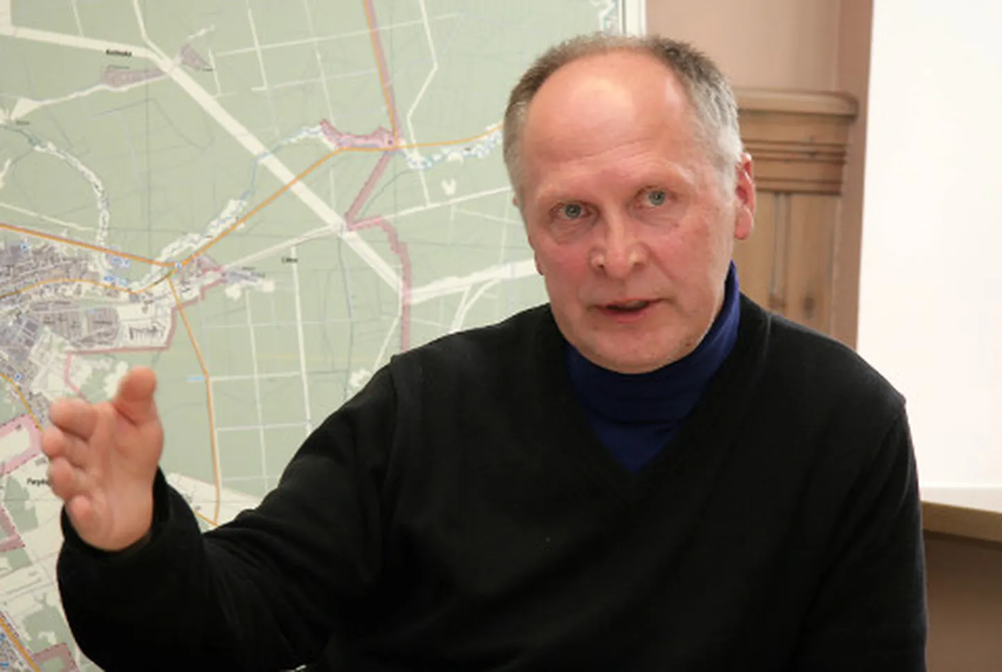 Tõnu Sireli sõnul ei saa jalgpalliliit võtta riski, et Eesti klubide mängijad võivad saada vigastada, sest nad peavad tulema mängima ohtlikult ebatasasele Jõhvi staadionile.