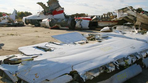 Poola kaitseminister: Smolenski lennukatastroofi põhjustasid kaks plahvatust