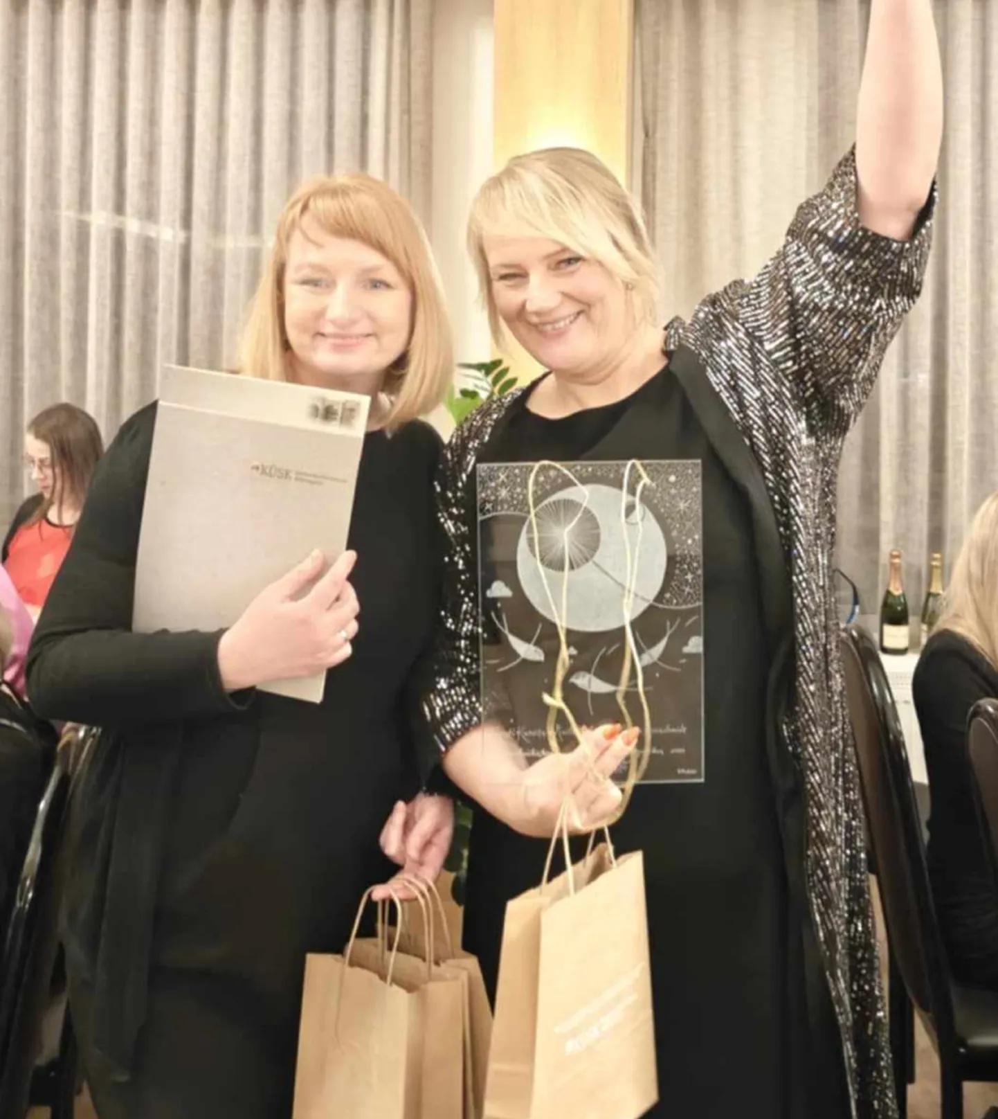 Fotol on SA Järvamaa vabaühenduste konsultant Maile Kesküla ja Viljandimaa arenduskeskuse vabaühenduste konsultant Kätrin Hanschmidt. Pildilt puudub Jõgevamaa Arendus- ja Ettevõtluskeskuse vabaühenduste konsultant Kersti Kurvits