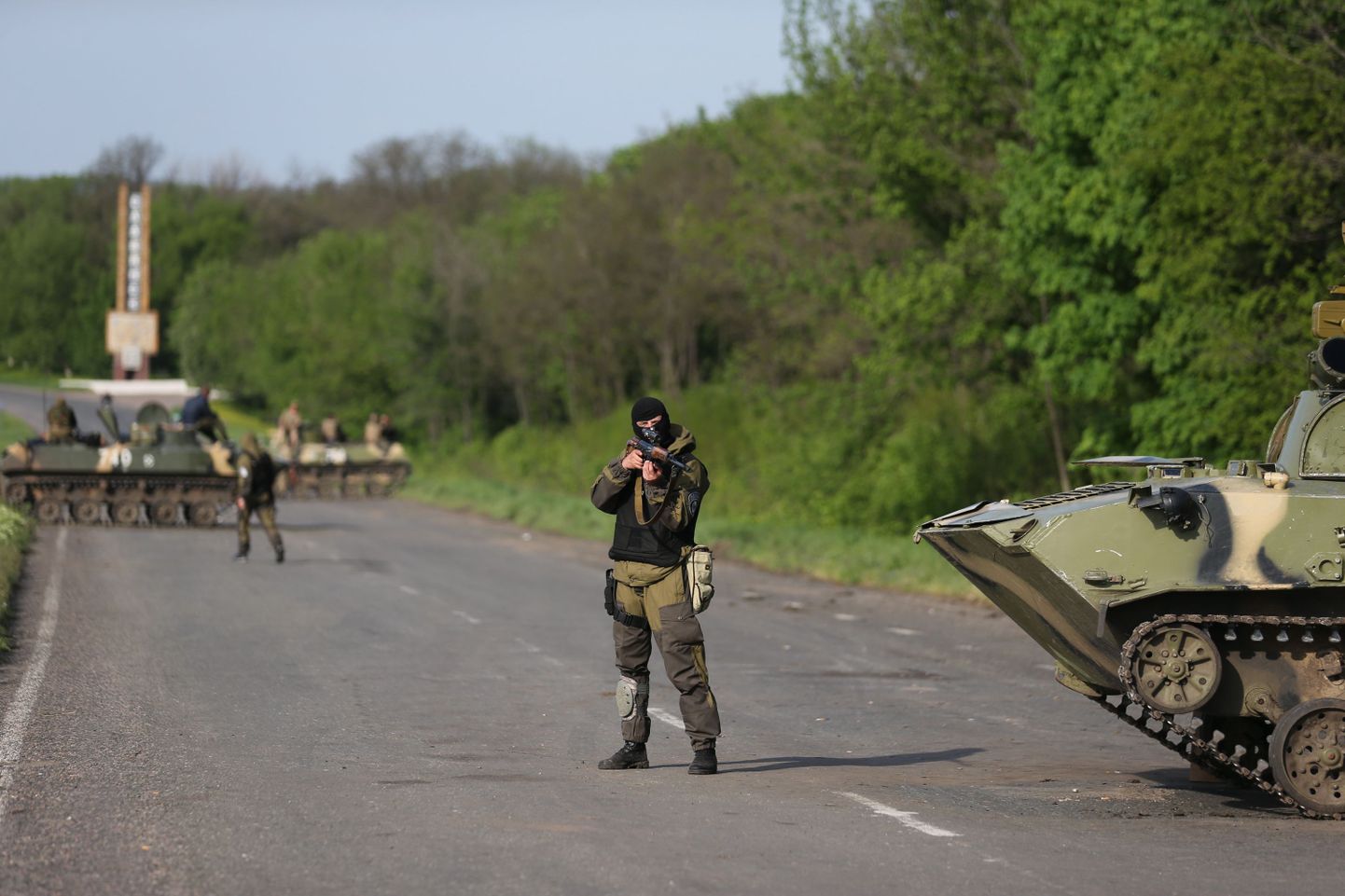 Ukraina armee kontrollpost Harkivi-Rostovi maanteel Slovjanskisse sissesõidul.
