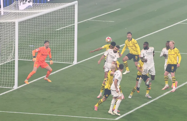 Dani Carvajal sai nurgalöögist proovida kaks korda...