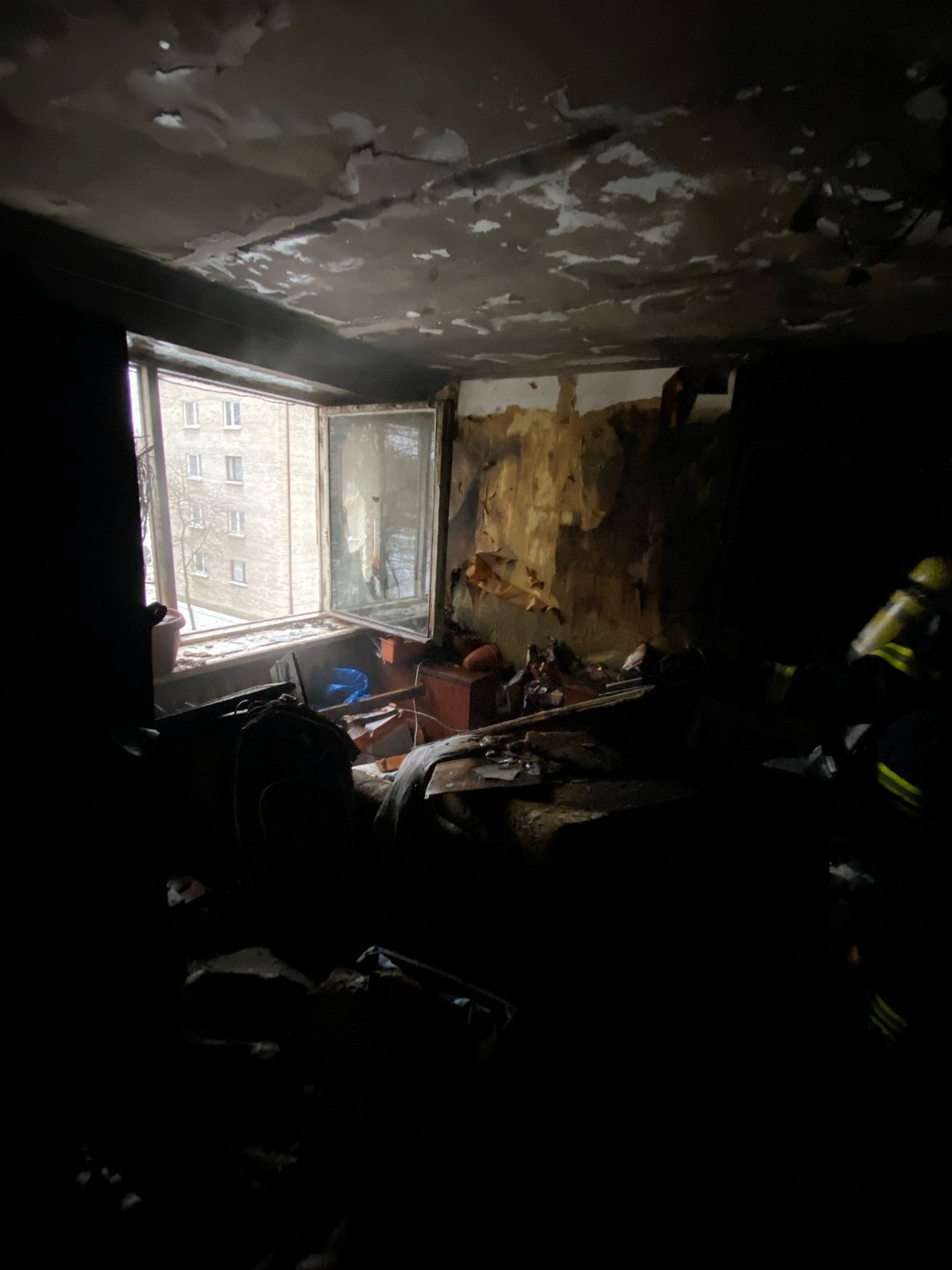 Последствие пожара в многоквартирном доме в Нарве на улице Игоря Графова.