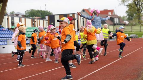 Sõprade spordipidu tõi Viljandi staadionile 465 last