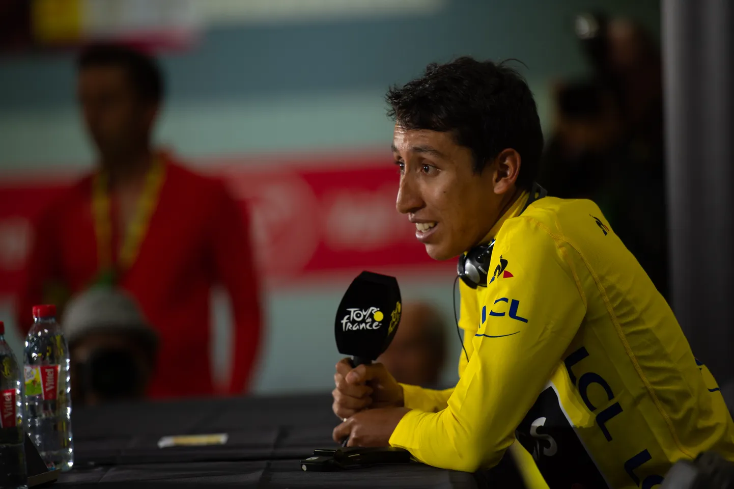 Egan Bernal pressikonverentsil.