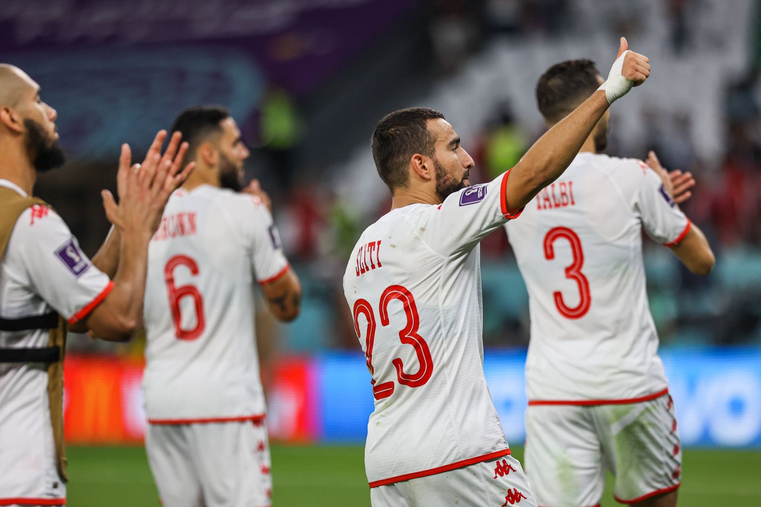 Tuneesia pallurid tänamas pärast avamängu viike oma poolehoidjaid.