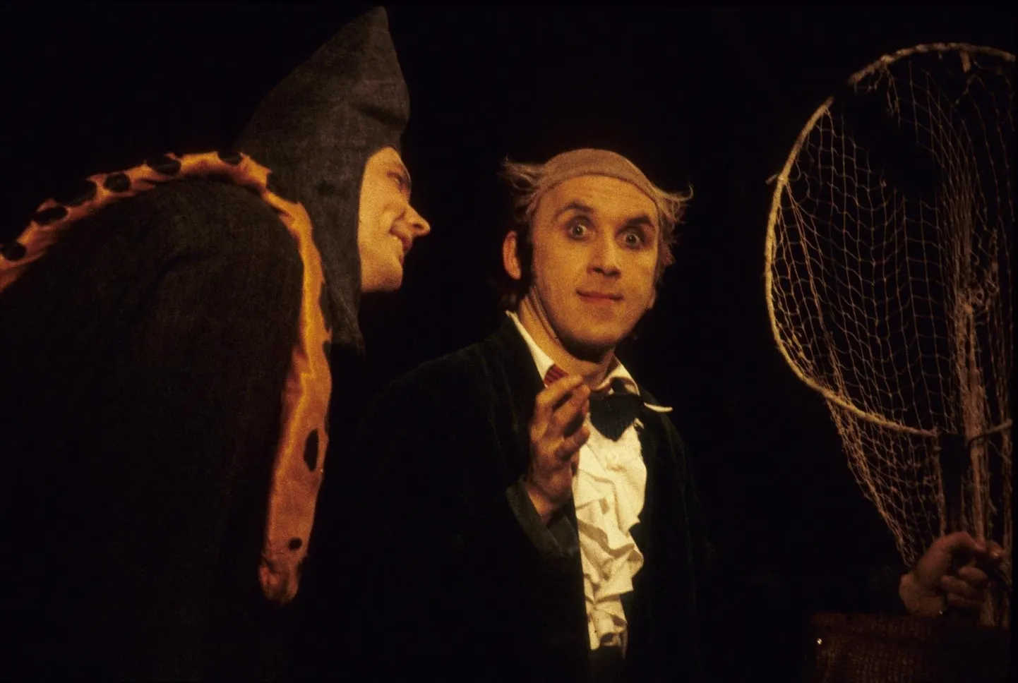 «Igihaljaid hetki lavastusest «Armastus kolme Apelsini vastu». Truffaldino - Allan Noormets, Pantalone - Elmo Nüganen. 1994