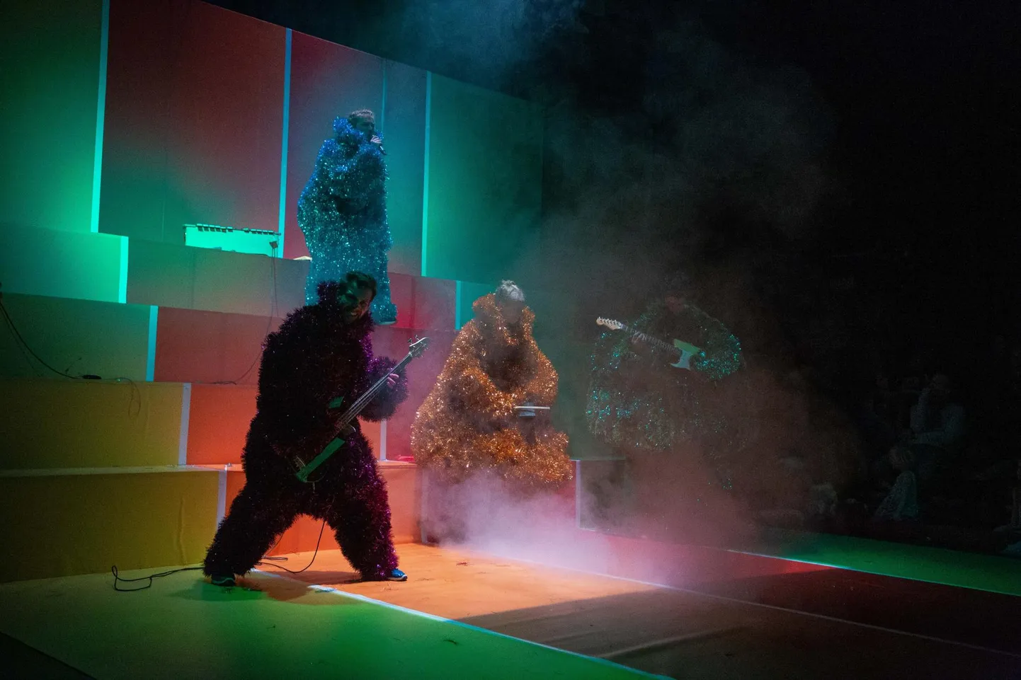 Hetk Paide teatri koguperelavastusest «Blablabla».