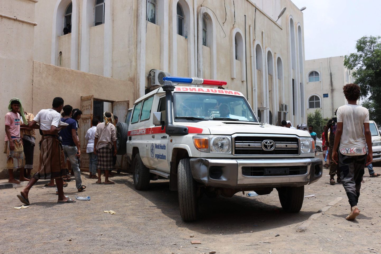 Kiirabi toimetas Al-Anadi õhuväebaasi rünnakus kannatada saanuid haiglasse.