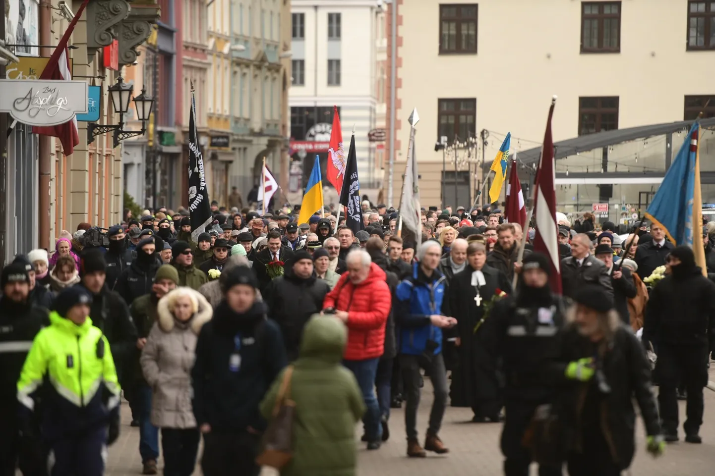 Rīgā notiek leģionāru piemiņas gājiens