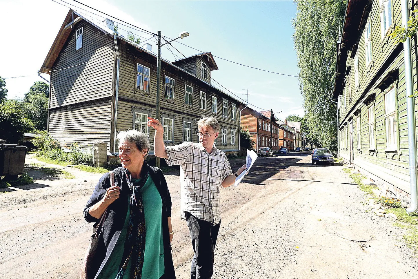 Lepiku tänaval elav ning selle ajalugu uurinud Peep Mardiste sai Küllike Montgomery kohtumis-
sooviga e-kirja juba kaks aastat tagasi, kuid alles nüüd õnnestus Rootsis elaval vanaproual oma 
eesmärk täita ning vanaisa kätetööd uuesti vaatama tulla.