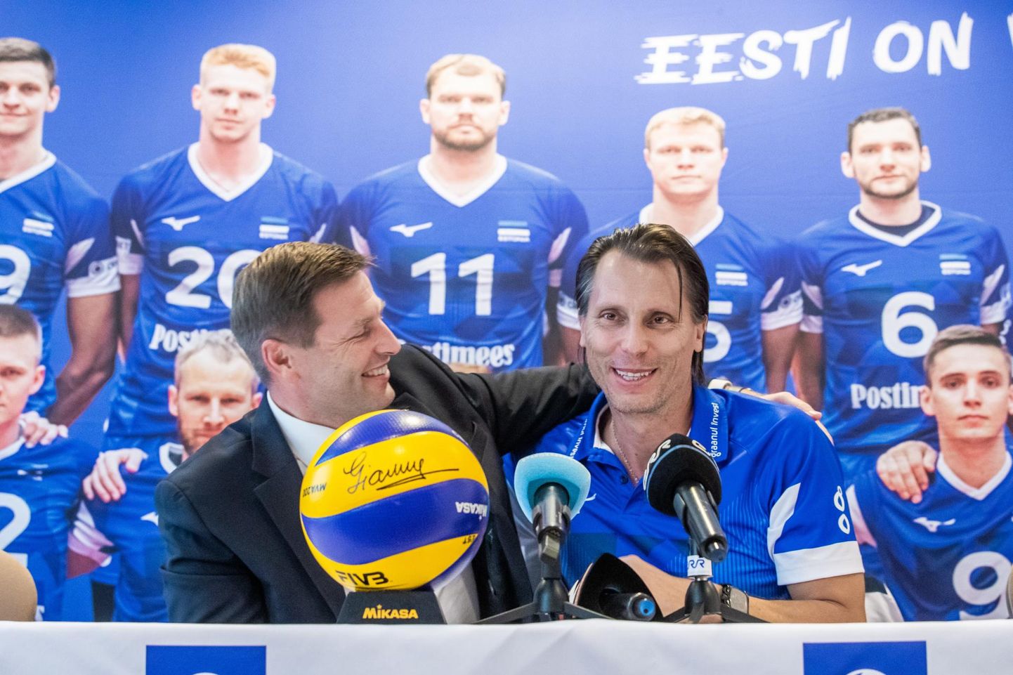 Kolme kuu eest jättis Hanno Pevkur (vasakul) hüvasti Gheorghe Crețuga. Kellest saab rumeenlase mantlipärija Eesti meestekoondise eesotsas?