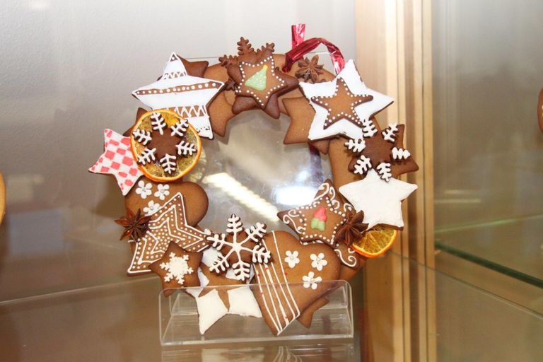 PKHK meistrite käe all valminud piparkoogipärg läheb jõululaadal müüki.