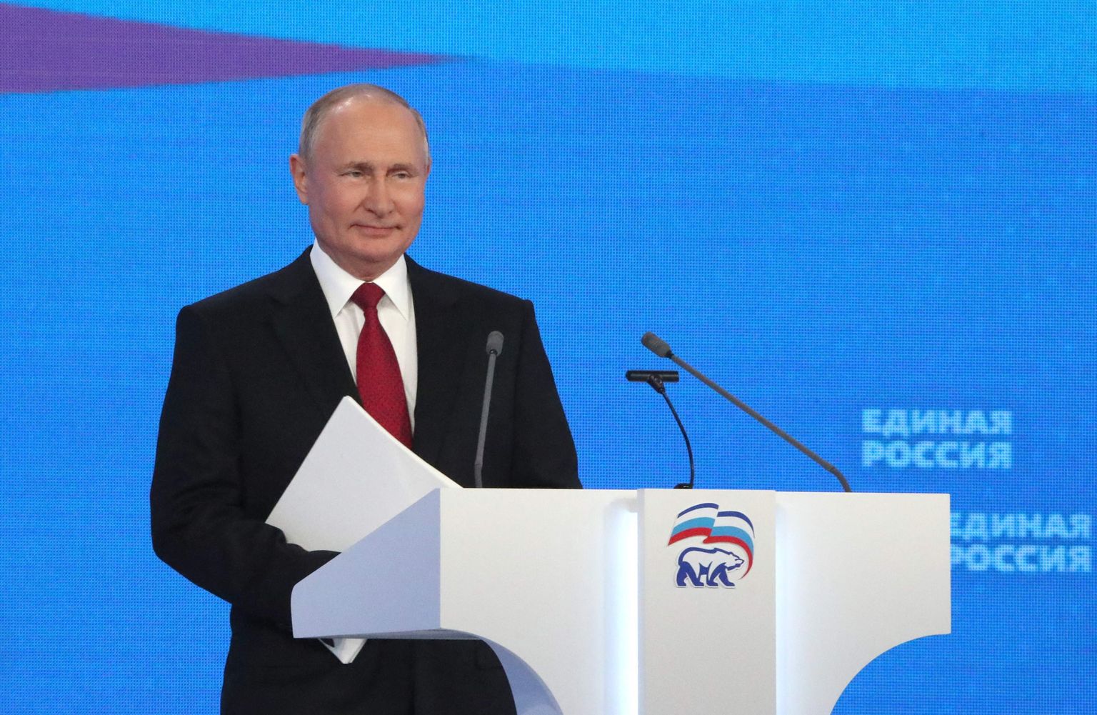 Vene president Vladimir Putin esinemas võimuerakonna Ühtne Venemaa kongressil.