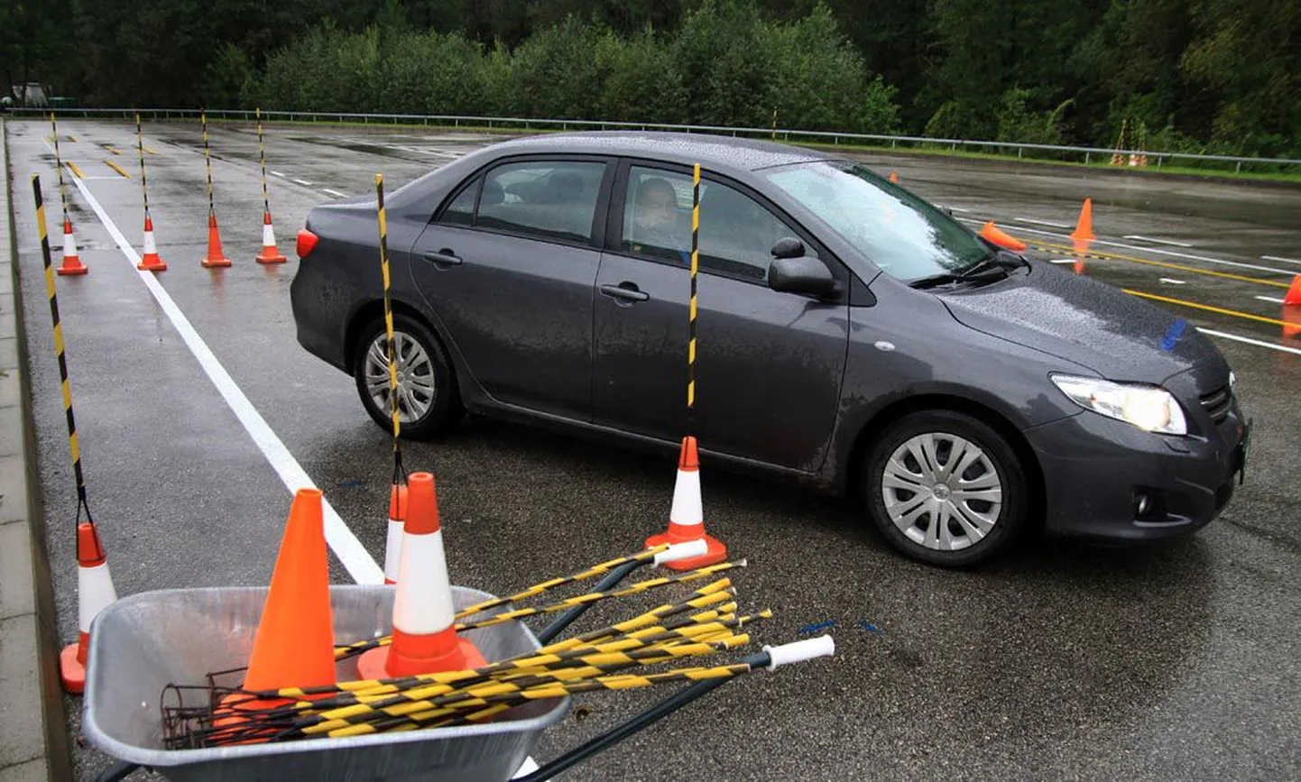 ARKi Pärnu bürool pole vabu sõidueksamiaegu enne 26. oktoobrit pakkuda.