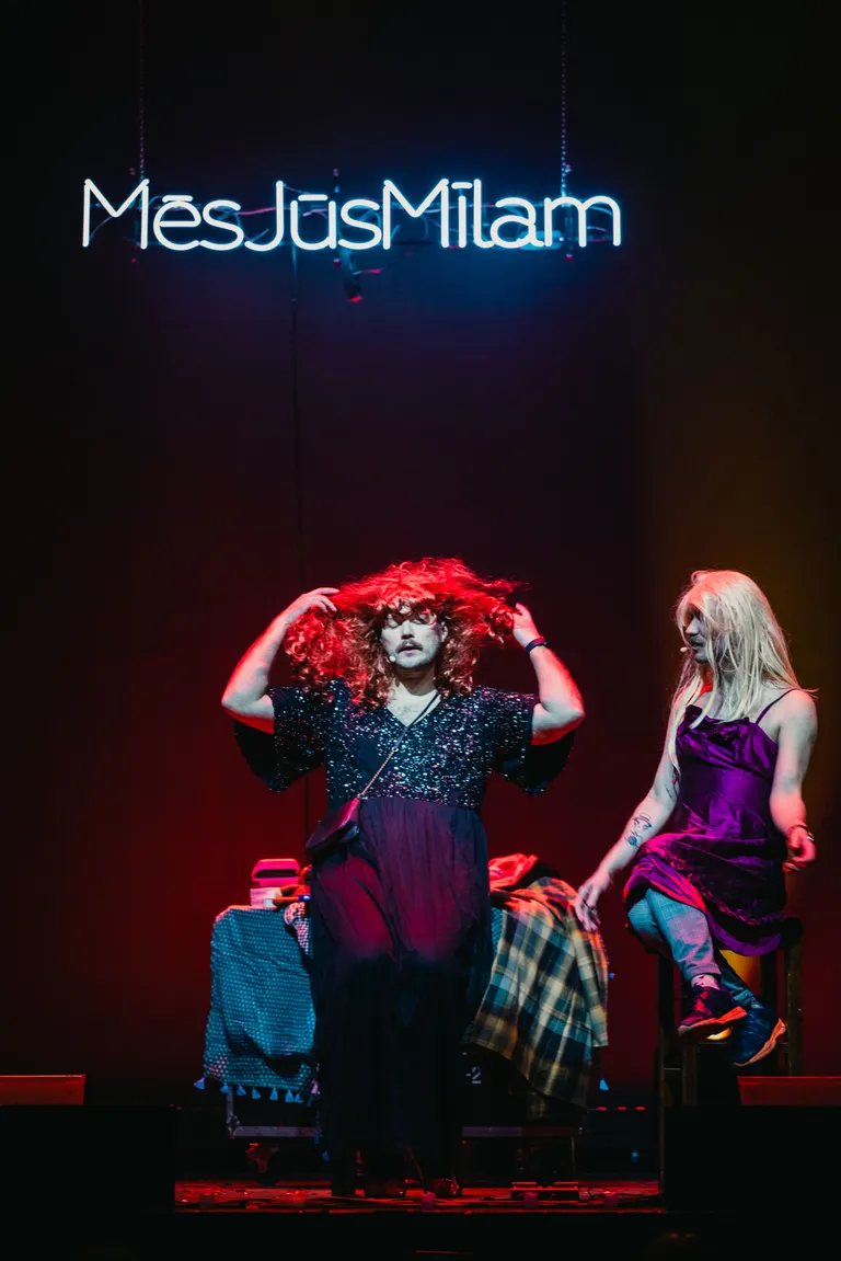 "Mēs jūs mīlam: MEGA BEIGAS".