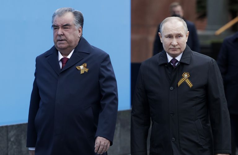Президент Таджикистана Эмомали Рахмон и Путин, Москва, 9 мая 2021 года.