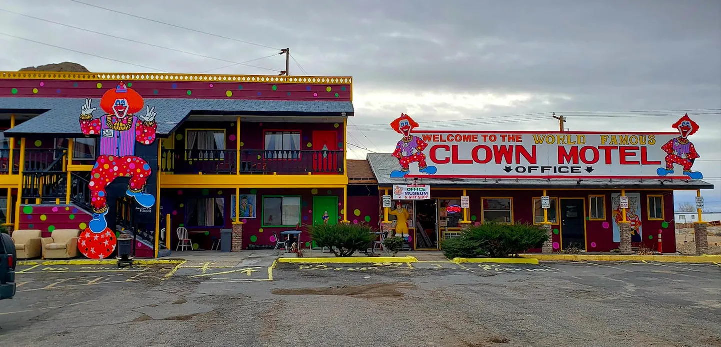 Klounimotell.