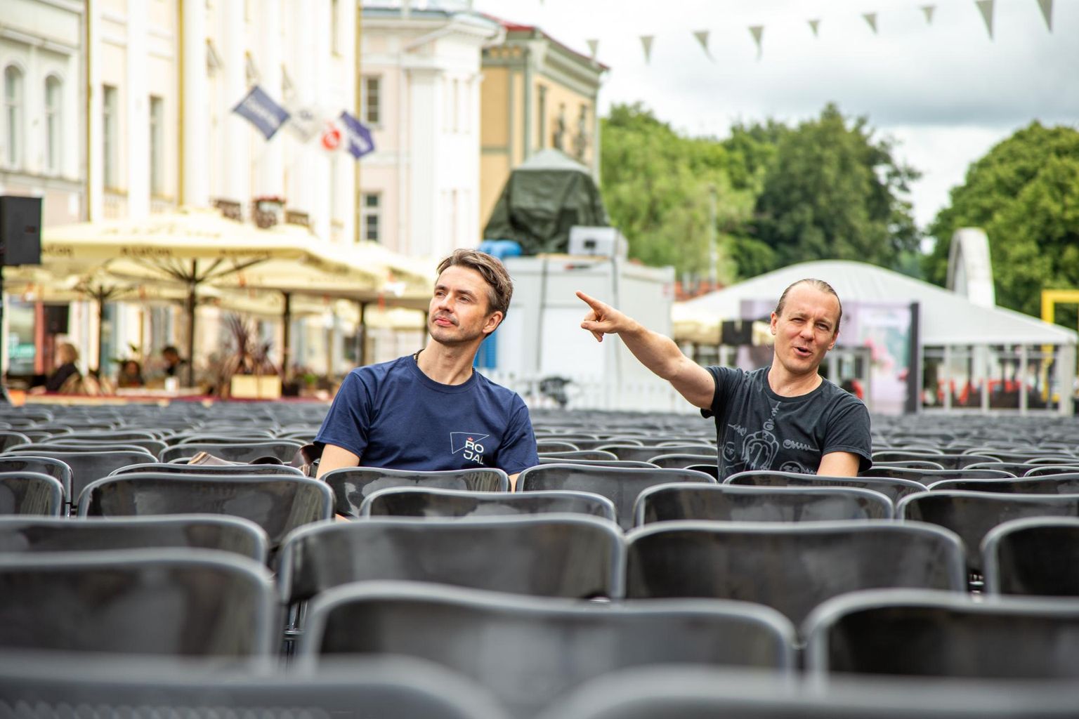 Tänavusel festivalil linastus kaks Läti režissööri Andris Gauja (vasakul) filmi: «Õppetund» ja «Perekonnainstinkt». Teisipäeval peeti koos filmiasjatundja ja Tartuffi ellukutsuja Kaarel Kuurmaaga nende ainetel maha ka mõtteterav vestlusring.