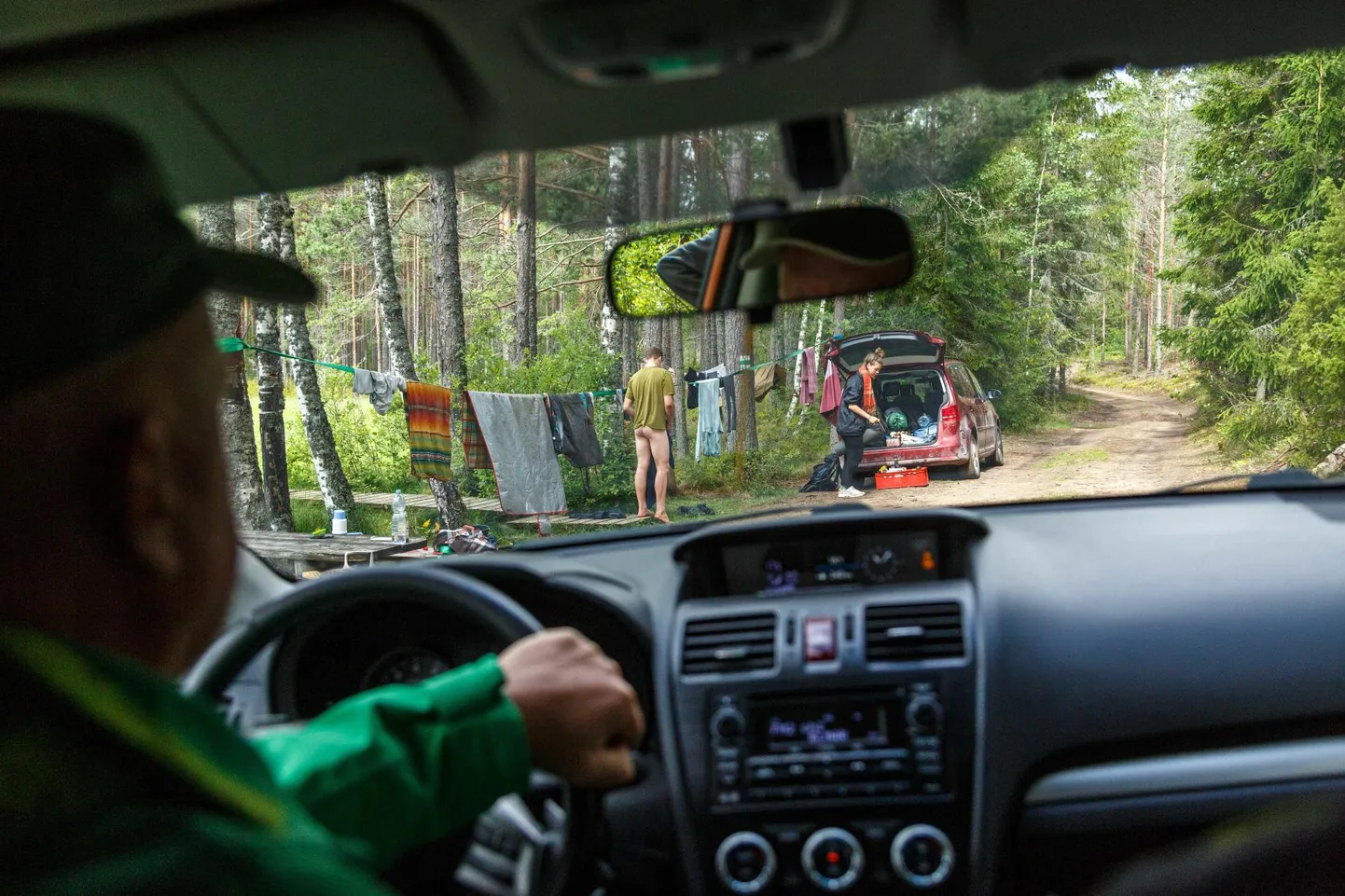 Hipilaager Valgamaal Taheva küla lähistel Essemäel. Nädal aega tagasi kerkinud telklaager, kus viibis paljurahvuseline seltskond.