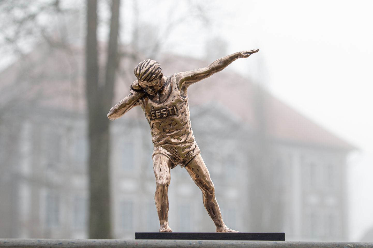 Selline skulptor Aivar Simsoni elusuuruses Heino Lipu kuju on kavas avada jaanipäeval, 24. juunil Maidla mõisa pargis.